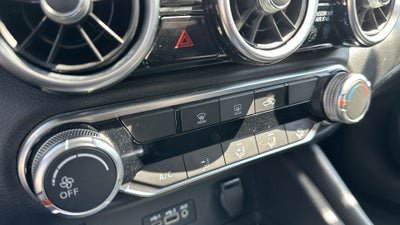 2023 Nissan SENTRA 4 PTS SR CVT AAC ASTOS DEPORTIVOS BOSE QC F LED RA-18