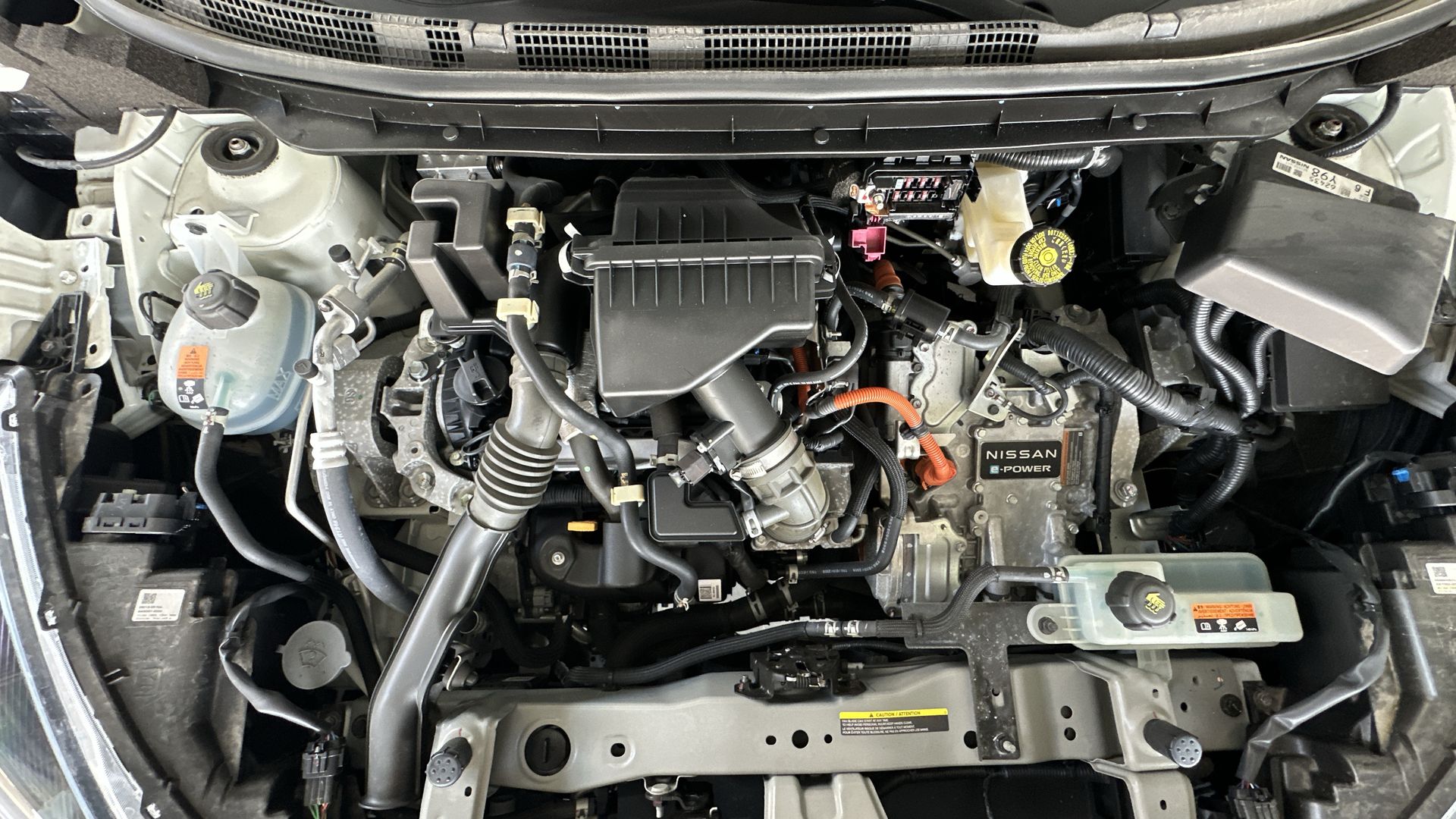 2023 Nissan KICKS 5 PTS E-POWER PLATINUM ELECTA PIEL ADAS RA-17
